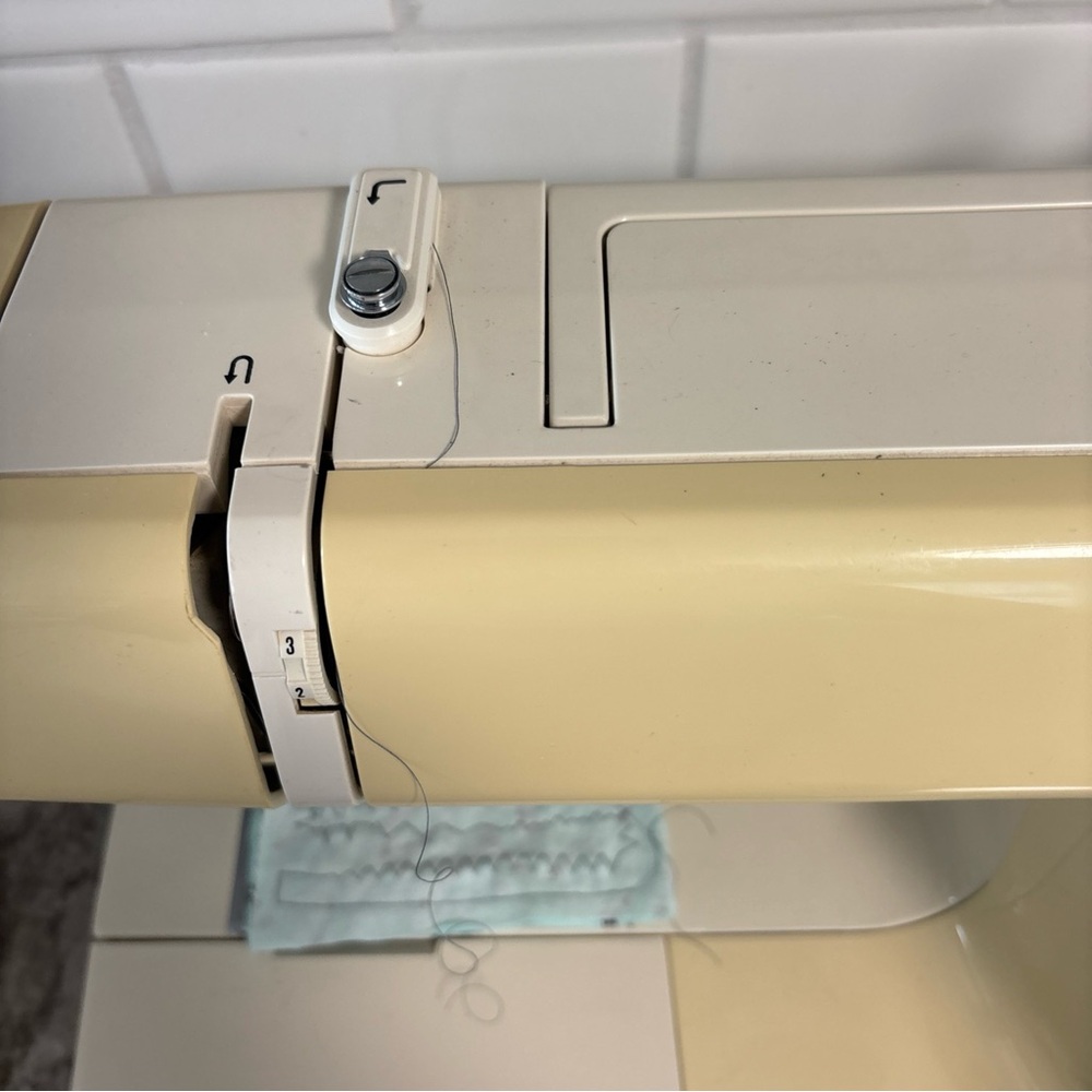Kenmore 385.1884180 Retro 30 Stitch Sewing Machine W/ Pedal, Extras- Works! - Picture 9 of 17
